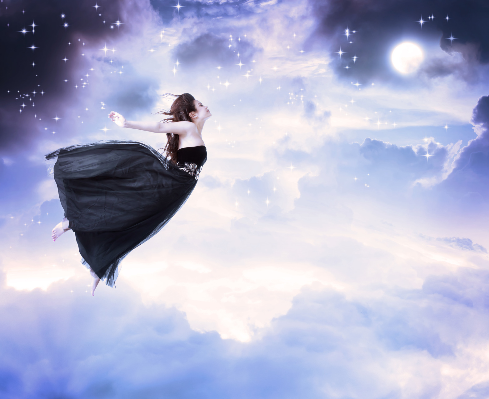 Песня летающего танца. Женщина летит. Девушка и небо. Девочка в полете. Девушка парит в небе.
